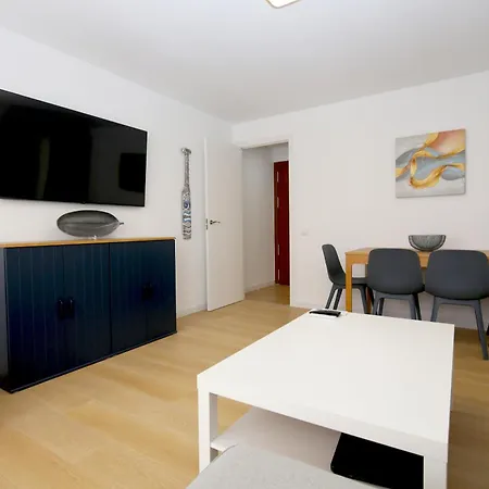 Centre Beachfront Rossi Апартаменти *