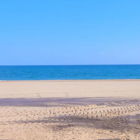 Centre Beachfront Rossi Апартаменти