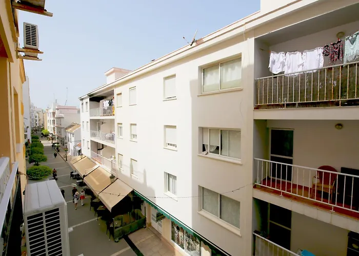 Centre Beachfront Rossi Апартаменты *